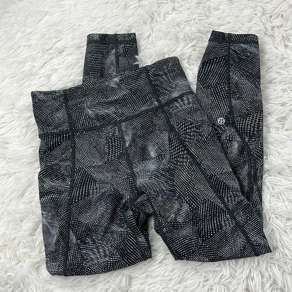 Lululemon Time To Sweat Crop 23" Velocity Mesh Island Mist Black - Picture 1 of 5